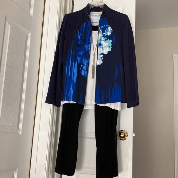π  Host Pick!!! π  NWOT - WEEKENDS by Chico's Dark Blue Workout Jacket Sz 0 - Picture 2 of 12
